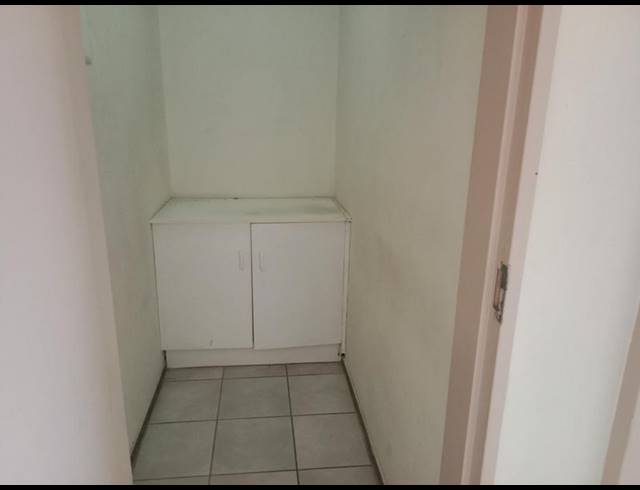 1 BEDROOM APARTMENT FOR SALE IN MALVERN EAST EXT